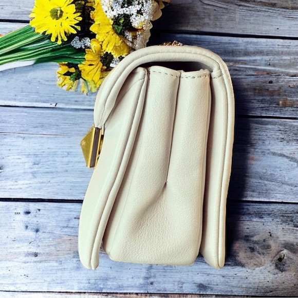 NEW Genuine Leather White Square Crossbody Bag With Gold Rivet & Chain Strap - Picture 10 of 16